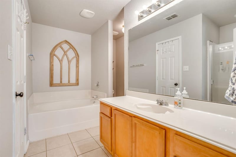 4002 Sapphire Lane, Granbury TX 76049 - Photo 33