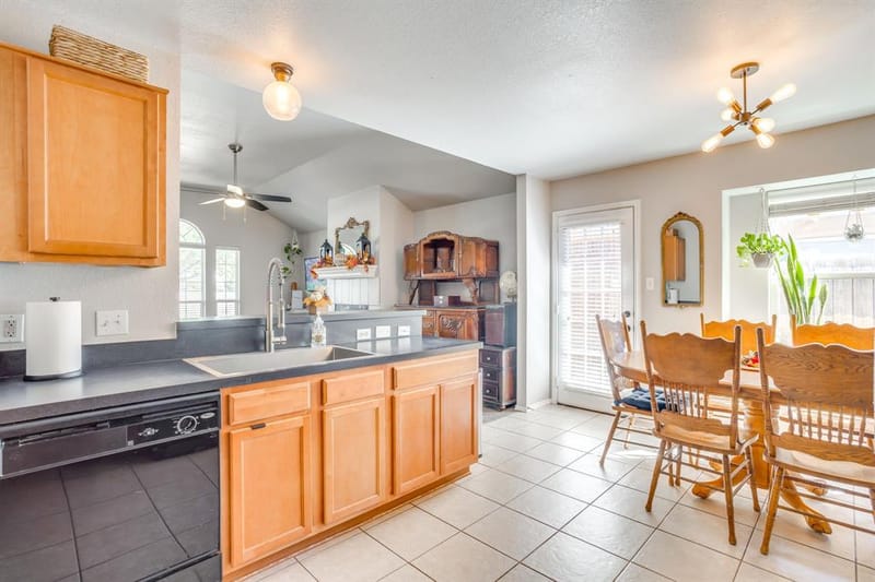 4002 Sapphire Lane, Granbury TX 76049 - Photo 15