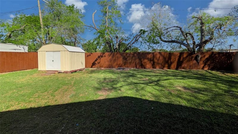 6321 Solona Circle N, Haltom City TX 76117 - Photo 27