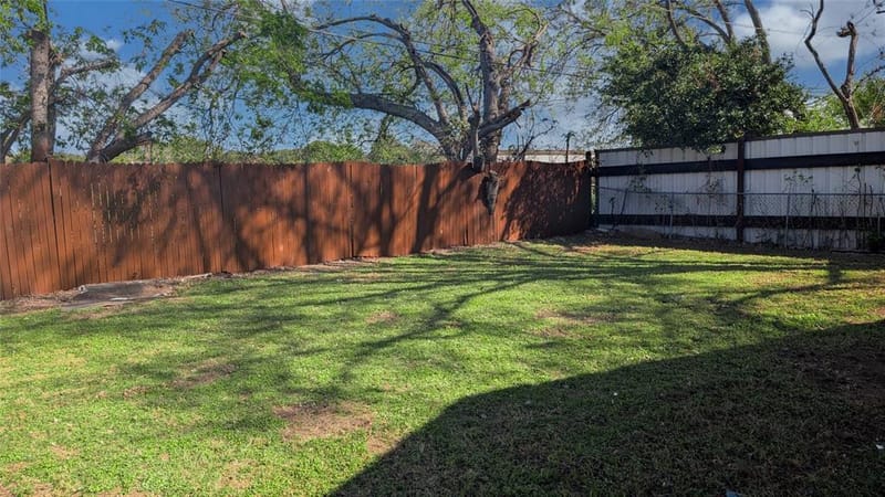 6321 Solona Circle N, Haltom City TX 76117 - Photo 28