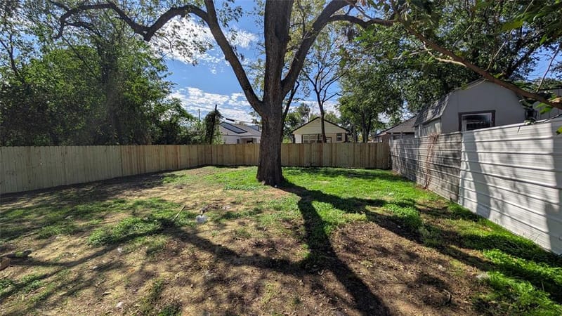 6321 Solona Circle N, Haltom City TX 76117 - Photo 29