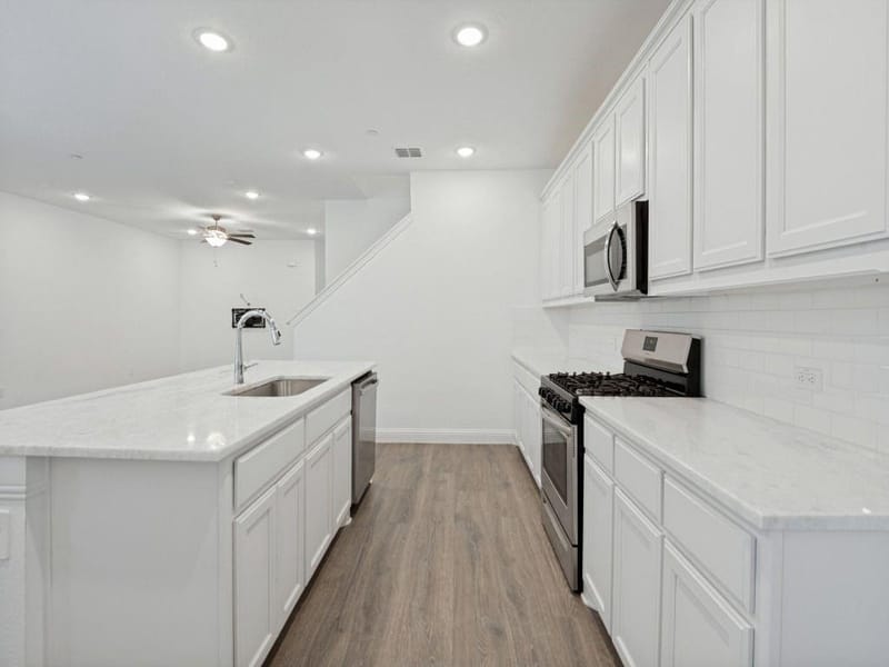1024 Thomas Place, Carrollton TX 75006 - Photo 3
