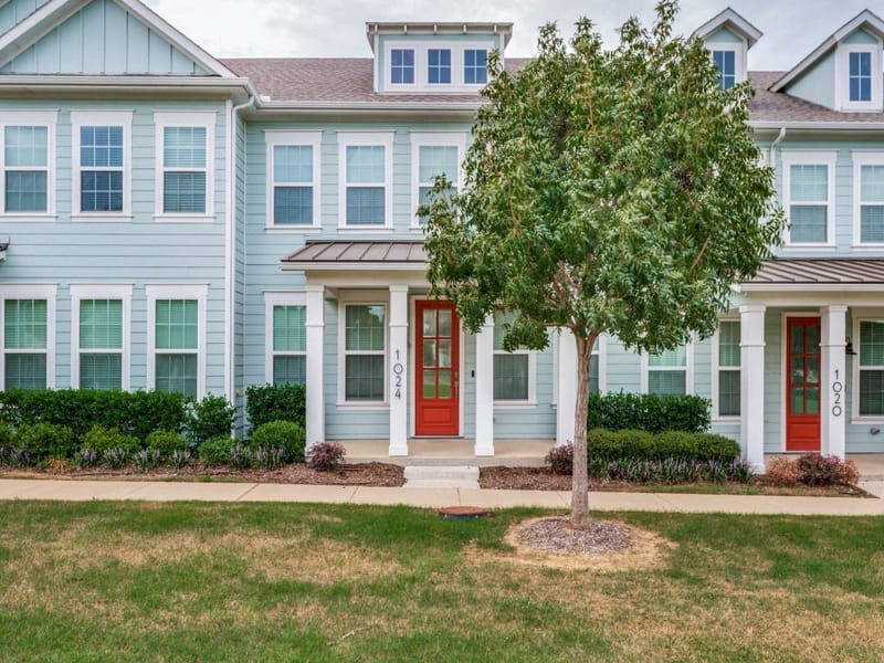 1024 Thomas Place, Carrollton TX 75006