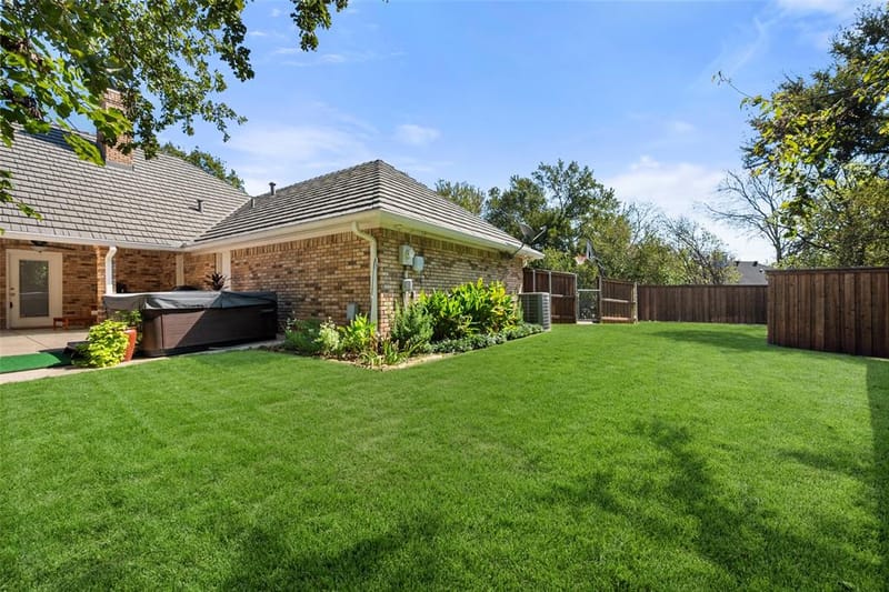 8800 Rolling Springs Court, Fort Worth TX 76120 - Photo 2