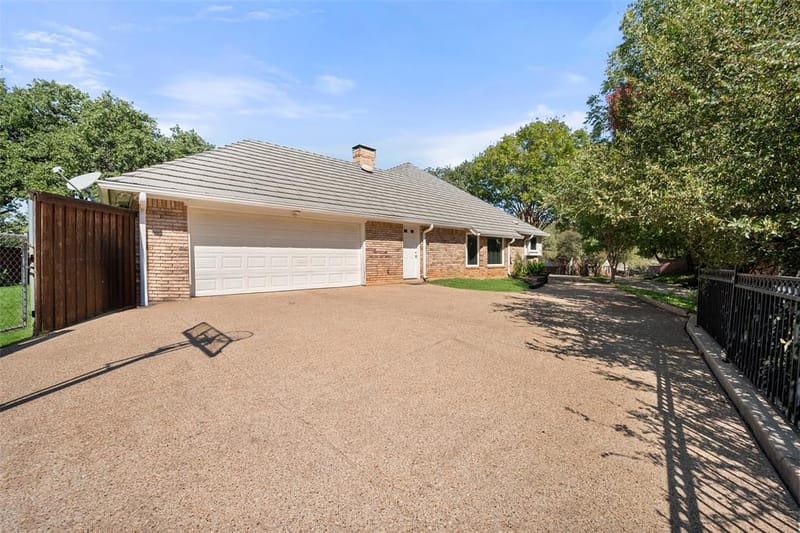 8800 Rolling Springs Court, Fort Worth TX 76120 - Photo 37