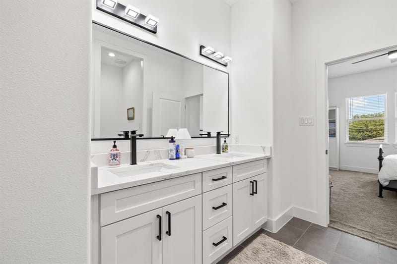 2502 Elsie Faye Heggins Street, Dallas TX 75215 - Photo 12