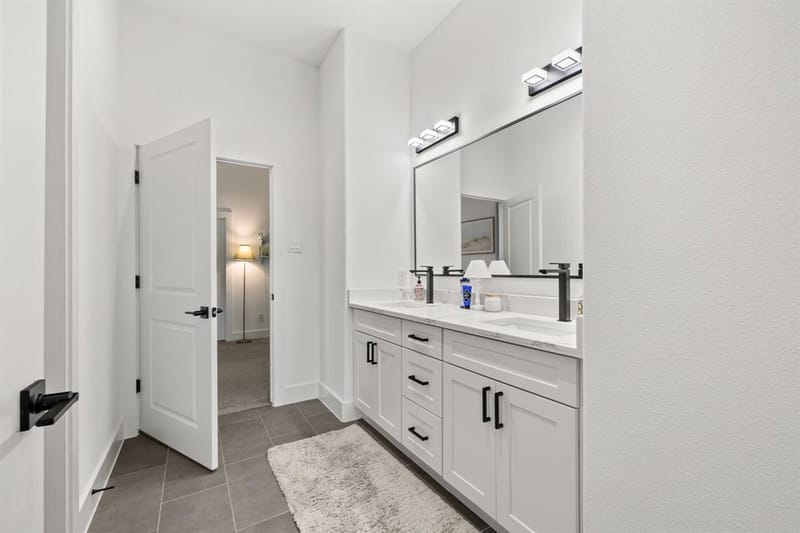 2502 Elsie Faye Heggins Street, Dallas TX 75215 - Photo 11