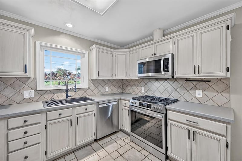2518 Maple Springs Boulevard, Dallas TX 75235 - Photo 14
