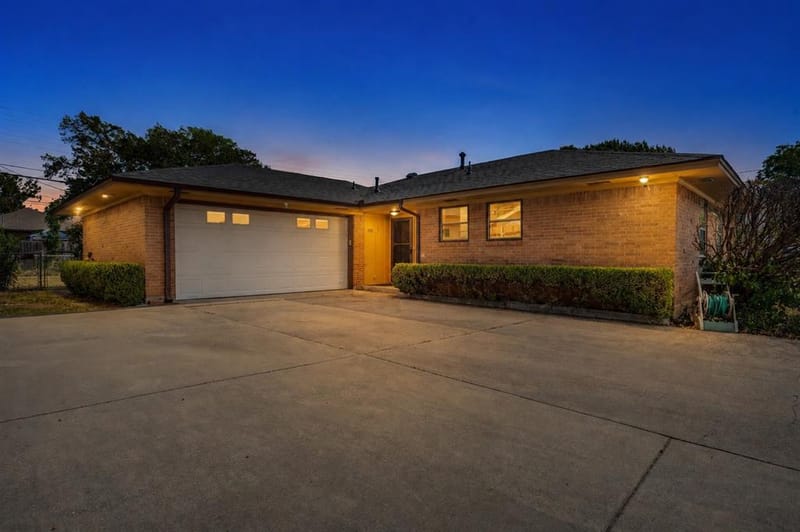 303 Merribrook Trail, Duncanville TX 75116