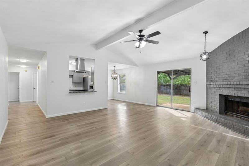 6006 Maple Springs Drive, Arlington TX 76001 - Photo 6