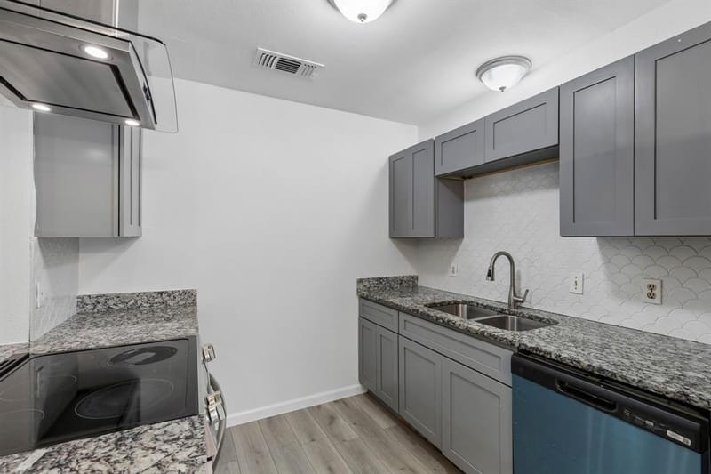 6006 Maple Springs Drive, Arlington TX 76001 - Photo 10