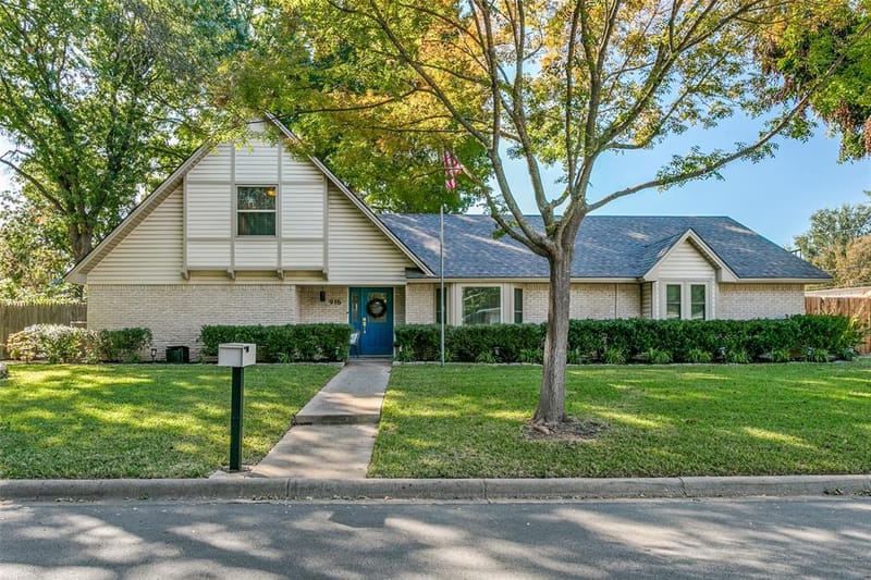 916 Willow Way, Benbrook TX 76126