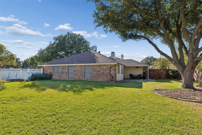 2051 Robin Hill Lane, Carrollton TX 75007 - Photo 26