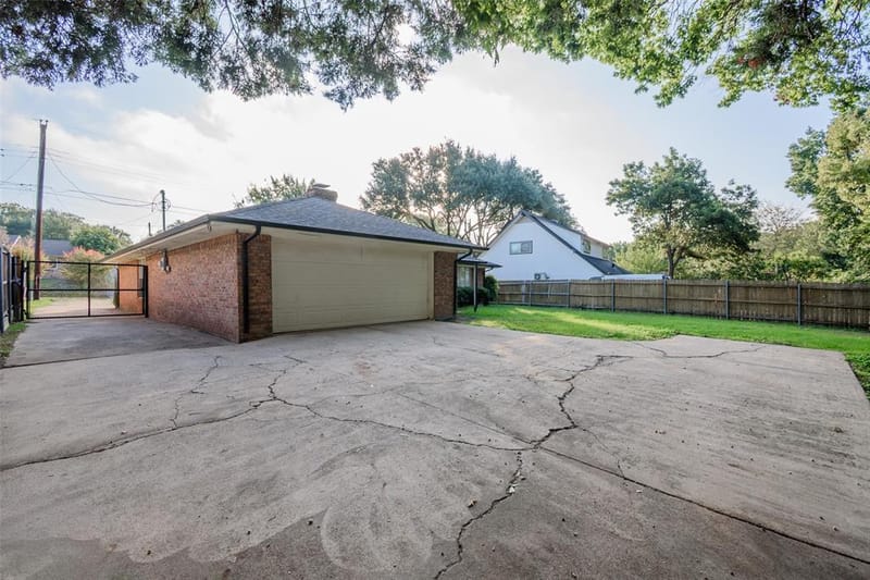 286 Larry Drive, Dallas TX 75137 - Photo 21