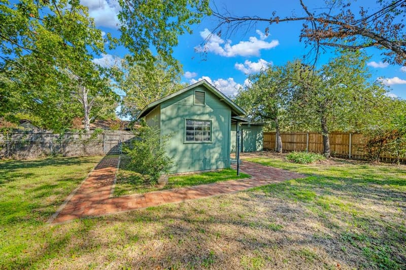 1703 Lamar Street, Mineral Wells TX 76067 - Photo 22