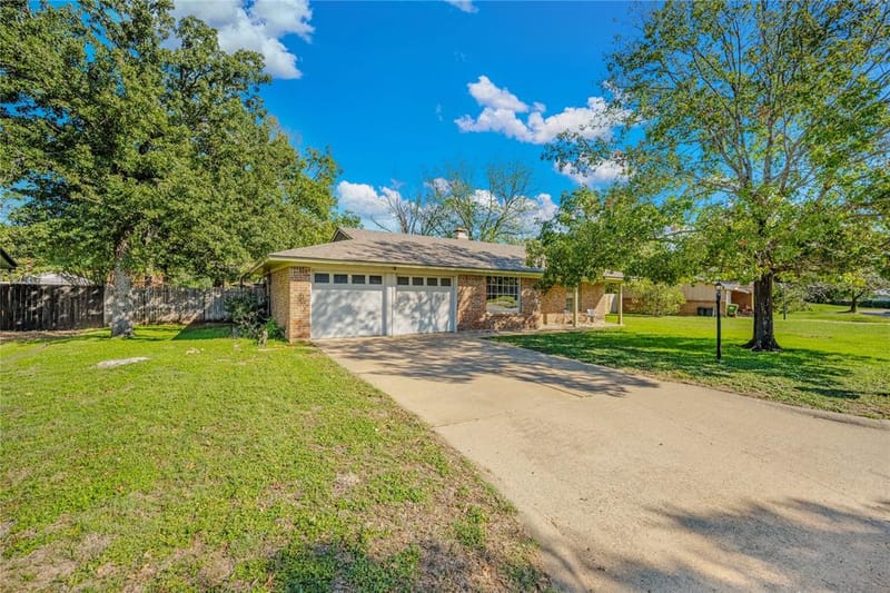 1703 Lamar Street, Mineral Wells TX 76067 - Photo 30
