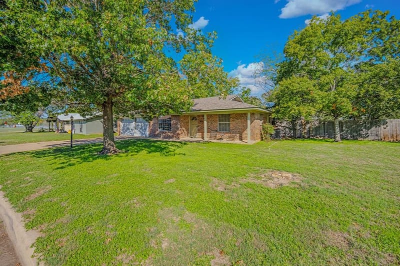 1703 Lamar Street, Mineral Wells TX 76067 - Photo 31