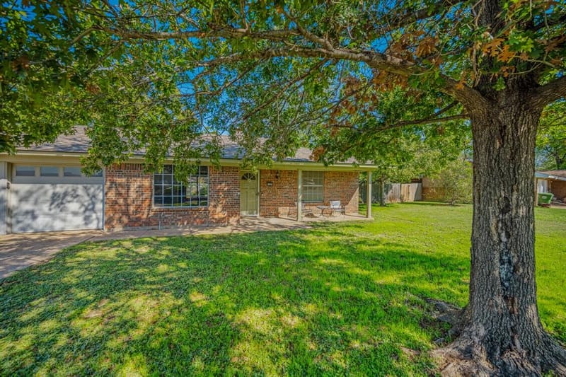 1703 Lamar Street, Mineral Wells TX 76067 - Photo 29