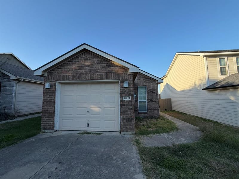 10710 Edgewest Terrace, Fort Worth TX 76108 - Photo 2