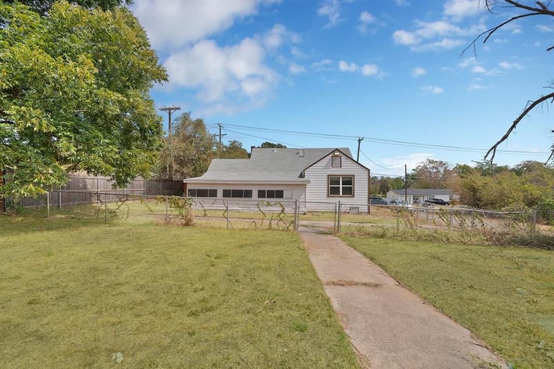 2035 Haltom Road, Haltom City TX 76117 - Photo 34