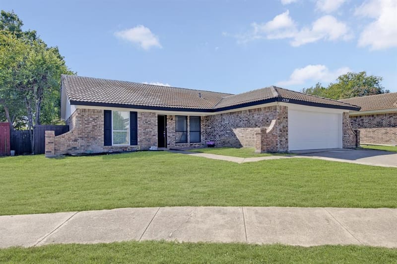 1534 Twin Post Drive, Arlington TX 76014 - Photo 3