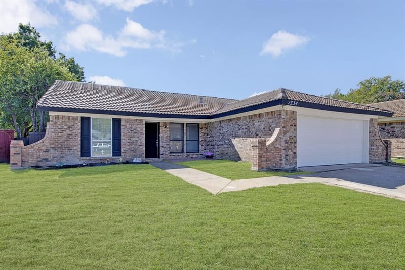 1534 Twin Post Drive, Arlington TX 76014 - Photo 4