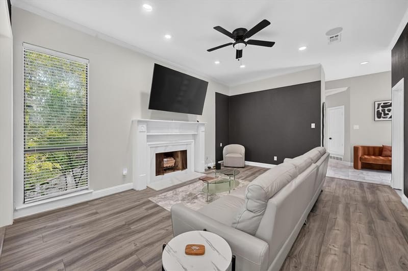 622 Crowley Road, Arlington TX 76012 - Photo 2
