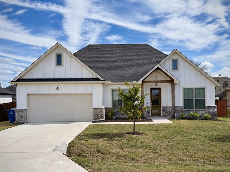 241 Poinsetta Drive, Palmer TX 75152