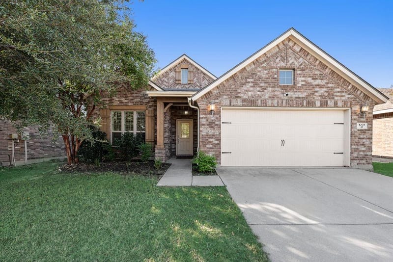 517 Goldstone Lane, Fort Worth TX 76131