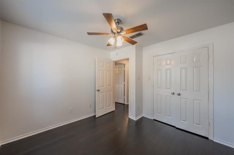 7924 Fox Chase Drive, Arlington TX 76001 - Photo 6