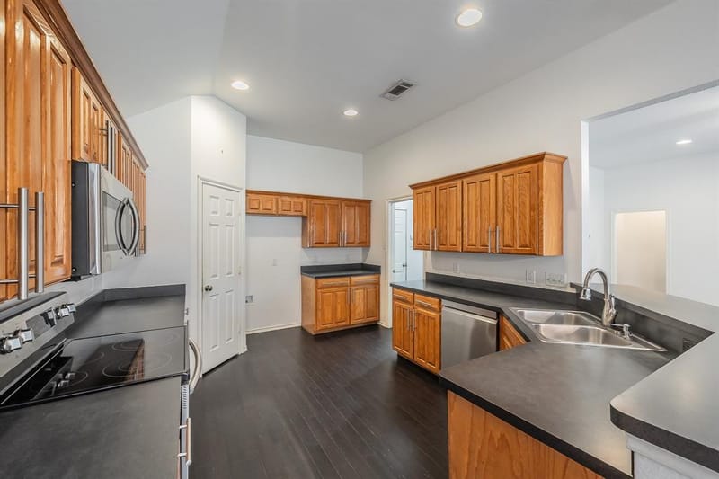 7924 Fox Chase Drive, Arlington TX 76001 - Photo 22