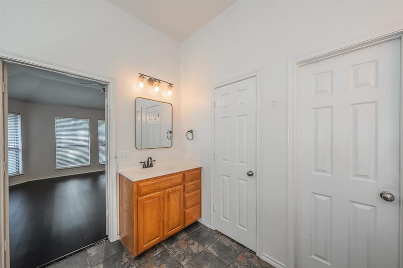 7924 Fox Chase Drive, Arlington TX 76001 - Photo 32