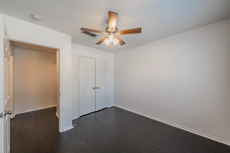 7924 Fox Chase Drive, Arlington TX 76001 - Photo 5
