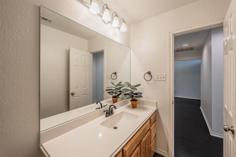 7924 Fox Chase Drive, Arlington TX 76001 - Photo 9