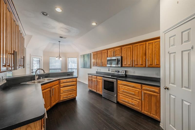 7924 Fox Chase Drive, Arlington TX 76001 - Photo 24