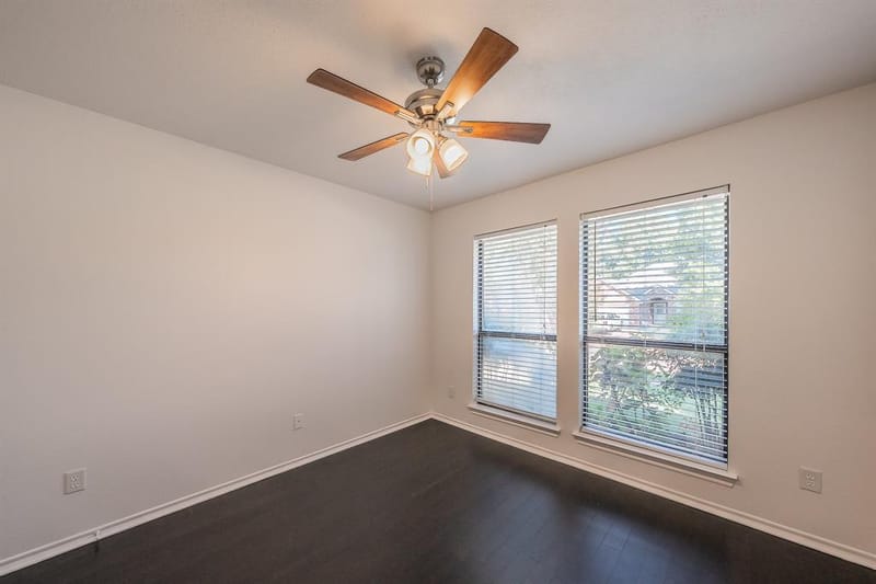 7924 Fox Chase Drive, Arlington TX 76001 - Photo 4