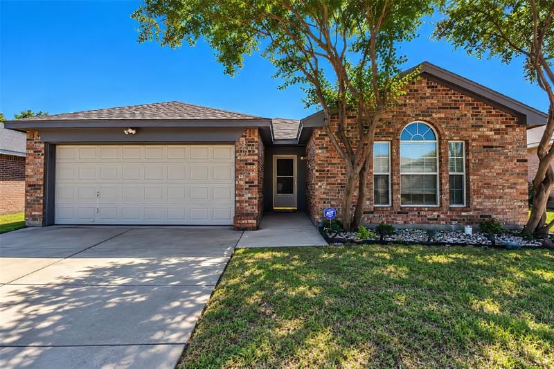 417 Candlestick Trail, Saginaw TX 76179 - Photo 6