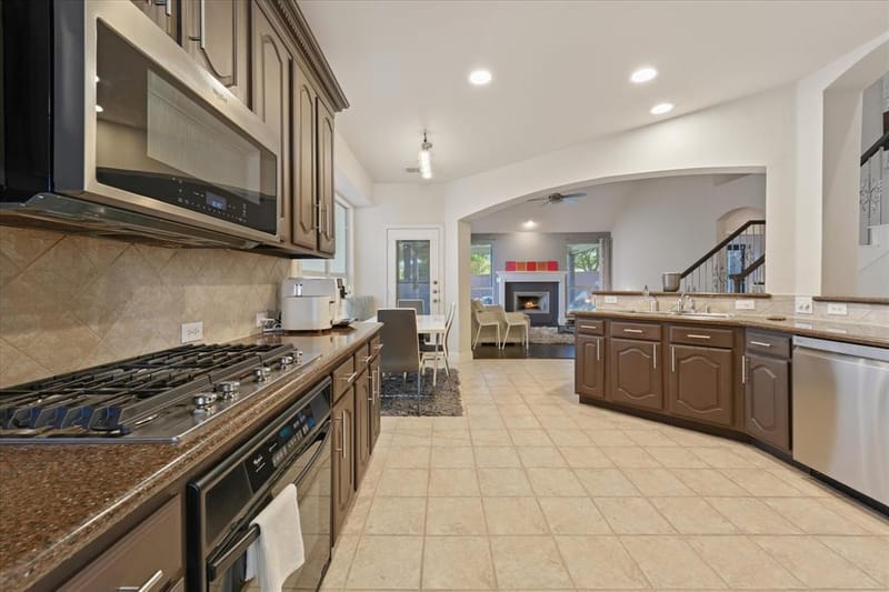 10404 Mateo Trail, Irving TX 75063 - Photo 6