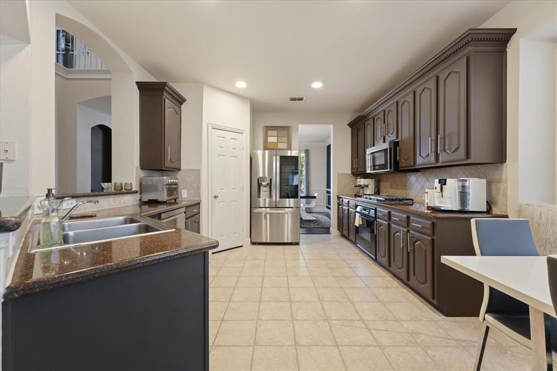 10404 Mateo Trail, Irving TX 75063 - Photo 5