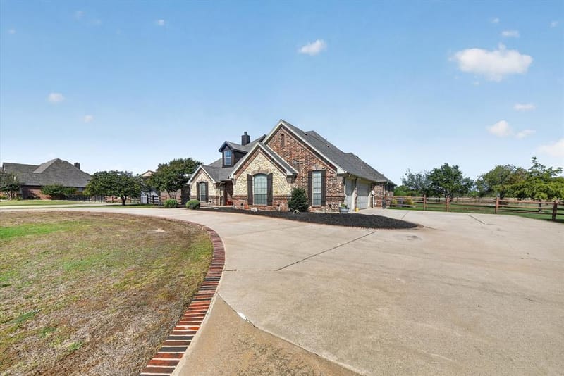 12720 Helen Road, Justin TX 76247 - Photo 2
