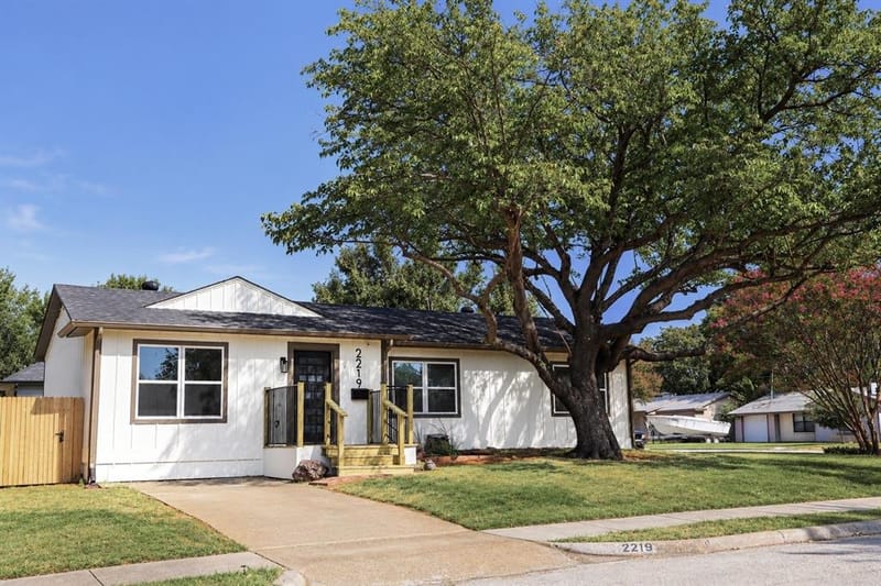 2219 Morgan Street, Irving TX 75062 - Photo 8