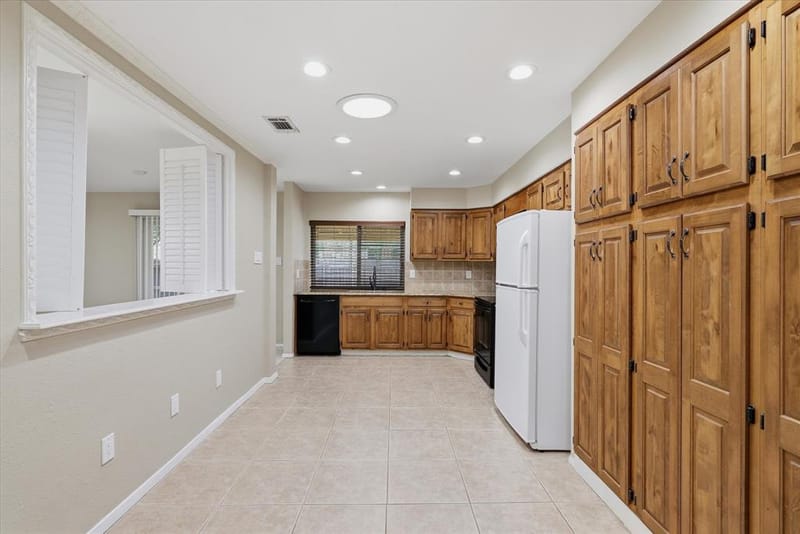 2906 Hazelwood Drive, Garland TX 75044 - Photo 13