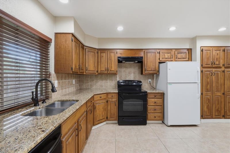 2906 Hazelwood Drive, Garland TX 75044 - Photo 16