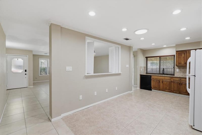2906 Hazelwood Drive, Garland TX 75044 - Photo 14