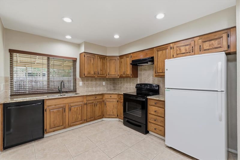 2906 Hazelwood Drive, Garland TX 75044 - Photo 15