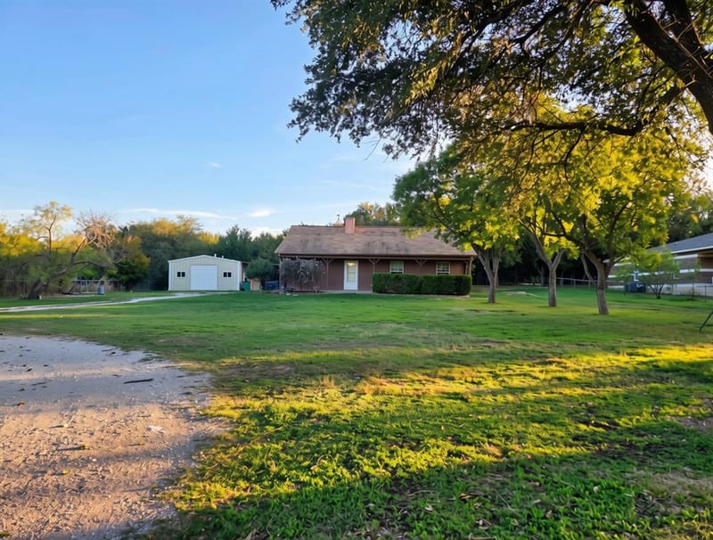 109 Live Oak Road, Springtown TX 76082 - Photo 2