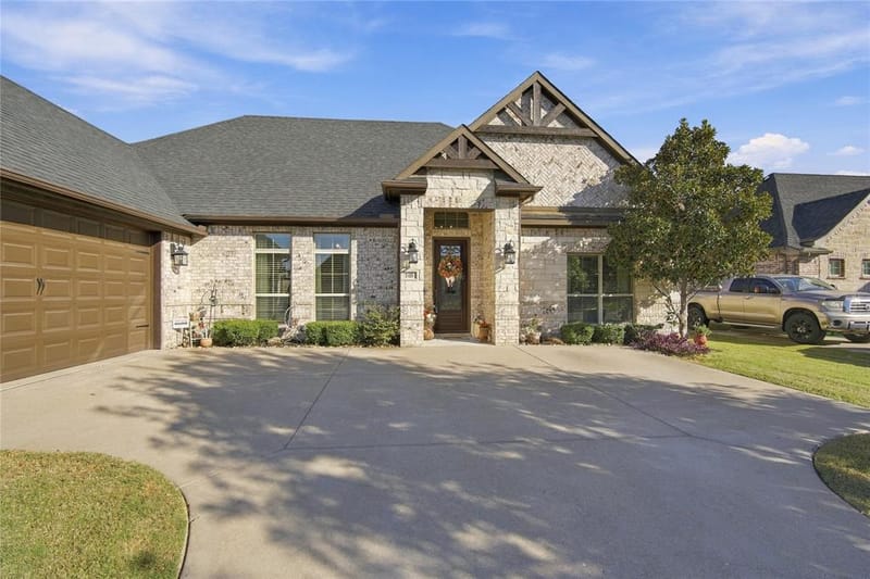 105 Piper Parkway, Waxahachie TX 75165 - Photo 2