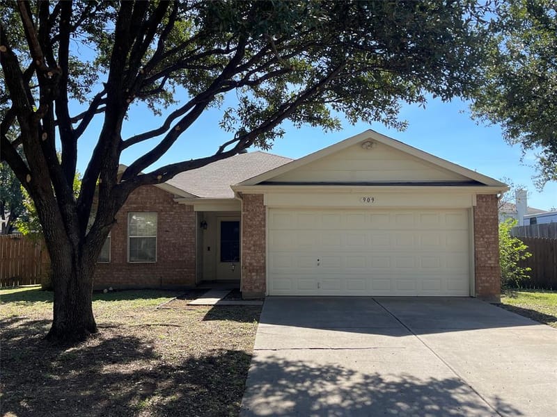 909 Greenbend Drive, Denton TX 76210 - Photo 2