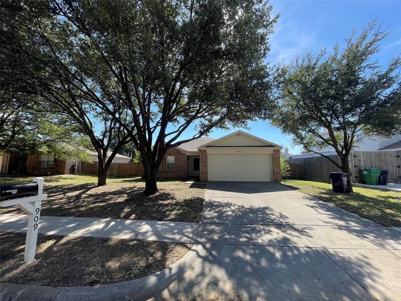 909 Greenbend Drive, Denton TX 76210 - Photo 3