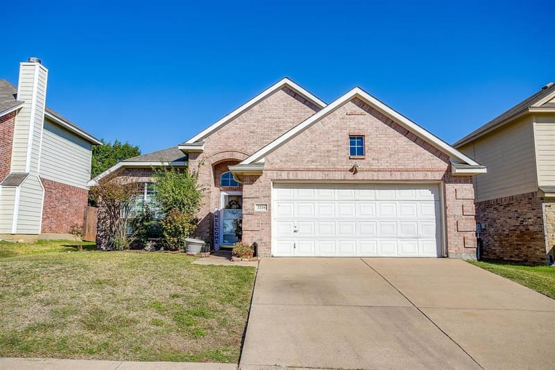 2216 Pacino Drive, Fort Worth TX 76134